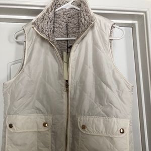 Reversible vest. Nylon and Sherpa